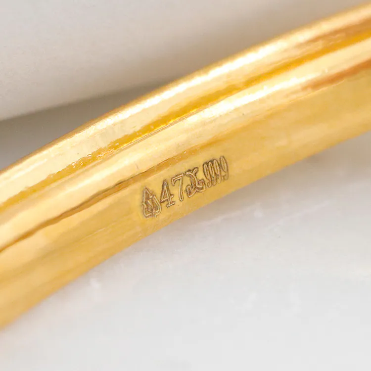 金飾內刻印數字與品牌logo解析，黃金純度標示辨識