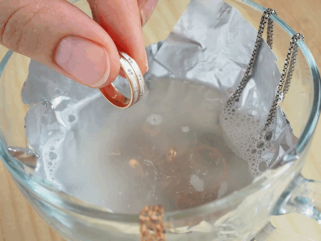 銀飾清潔技巧｜小蘇打水電解去污恢復亮度