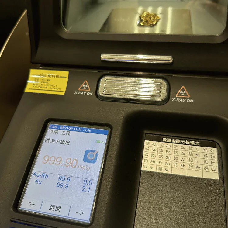 驗金機器檢測螢幕顯示貴金屬比例