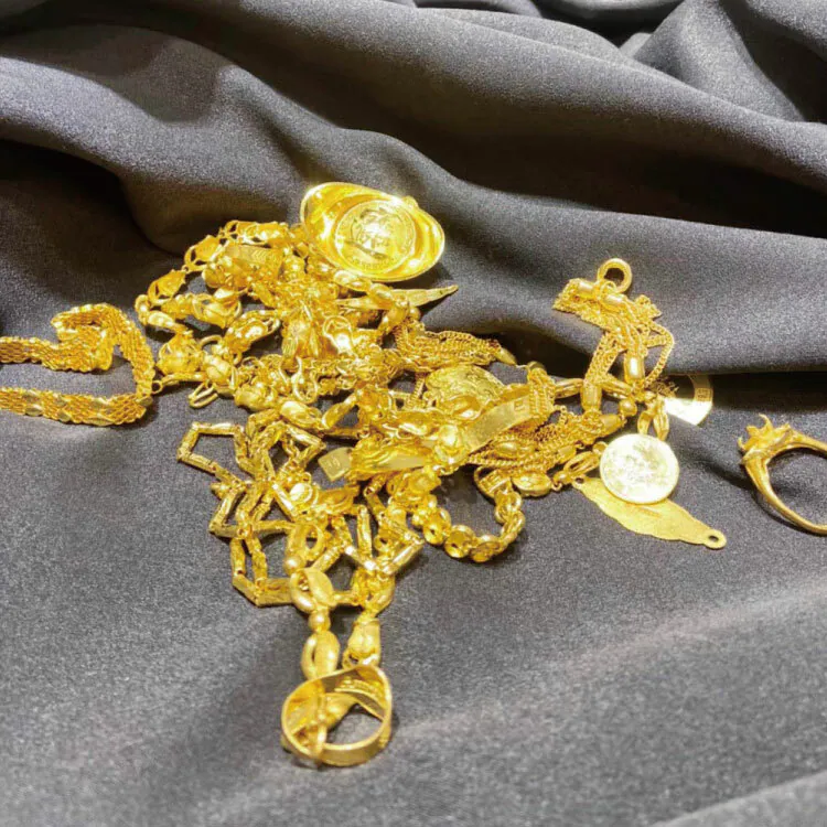 舊金首飾堆疊照，常見黃金回收品項