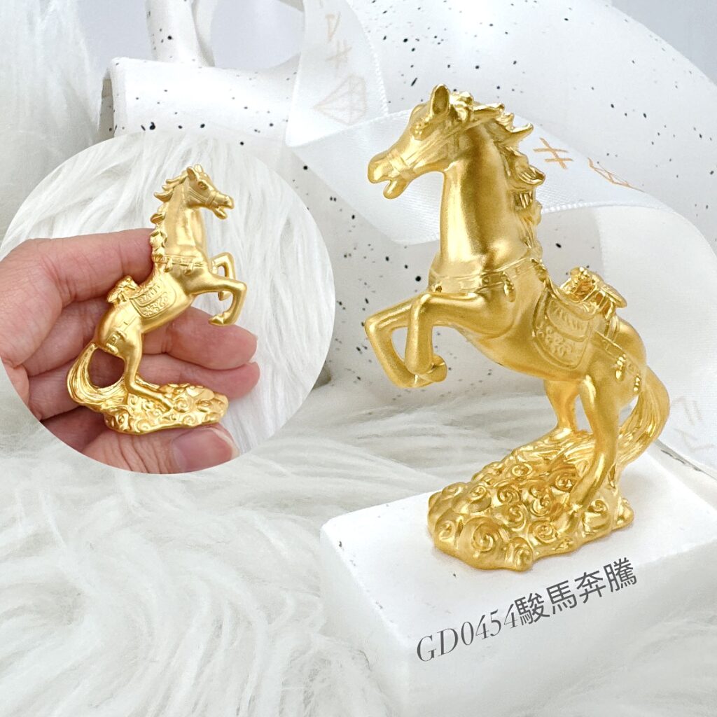 駿馬奔騰